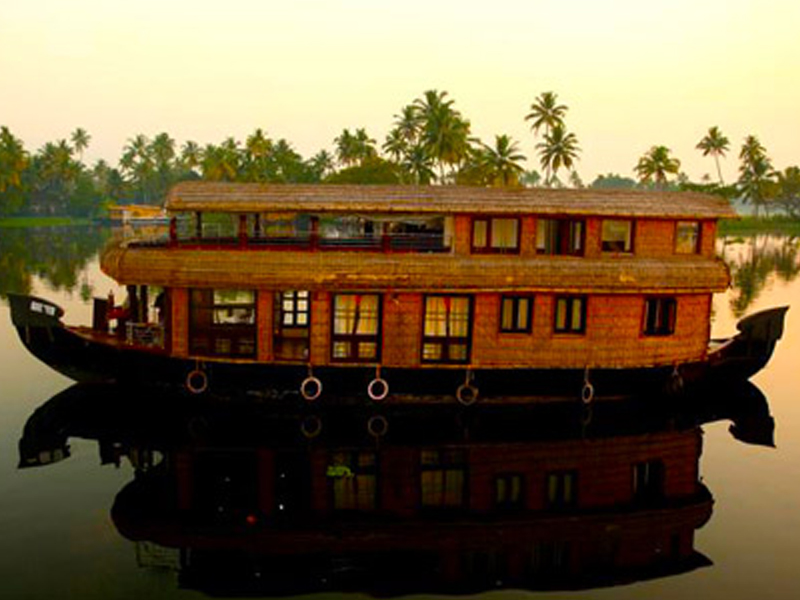 Best houseboat operator in Alappuzha