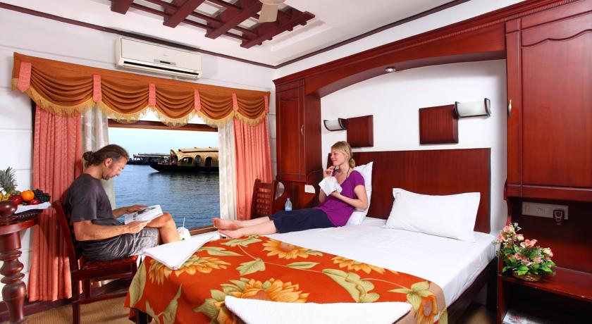 Houseboat reservation phone number Kerala